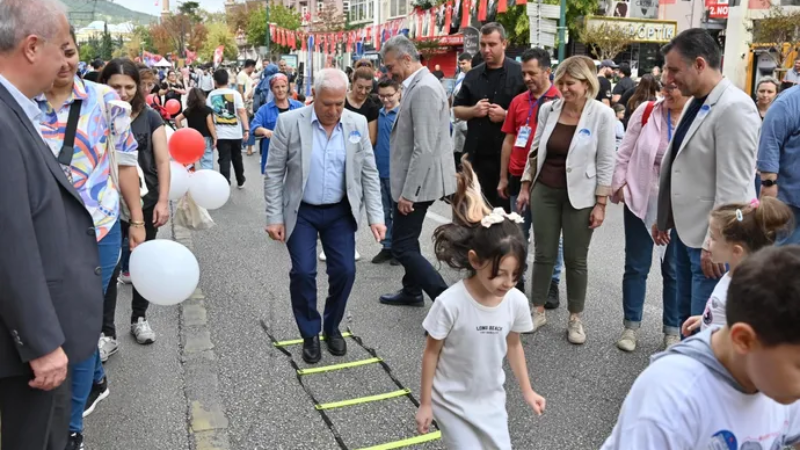 Büyükşehir, çocukları Heykel'e çağırdı