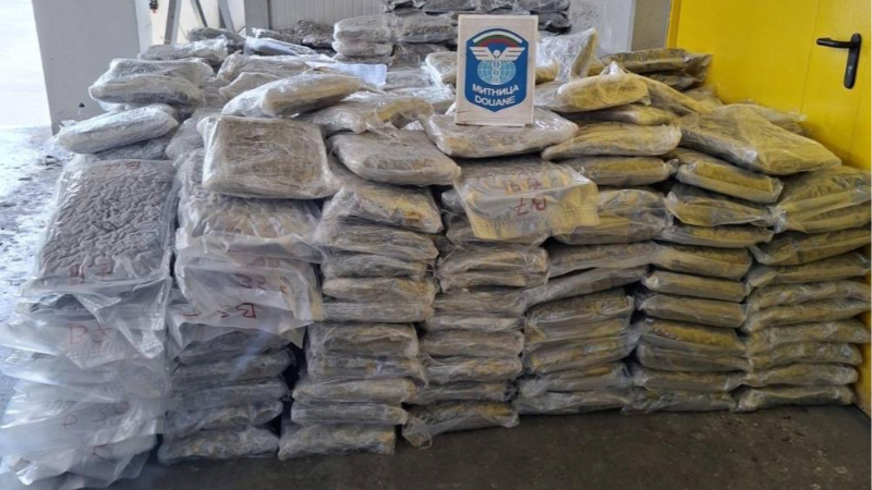 Sınır kapısında 739 kilo esrar ele geçirildi