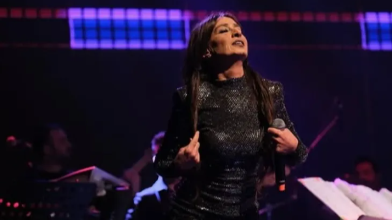 Yıldız Tilbe sahnede fenalaştı