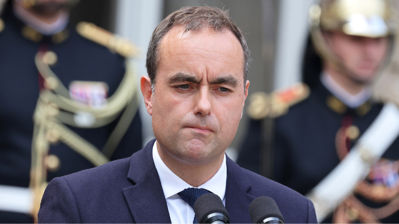 Fransa’da 26 gün görevde kalan Başbakan Lecornu istifa etti