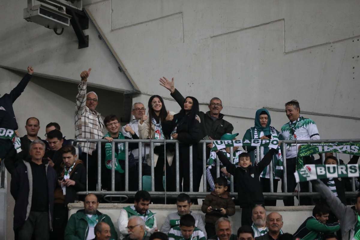 (FOTO GALERİ) Bursaspor-Menemen FK Taraftar Fotoğrafları-1