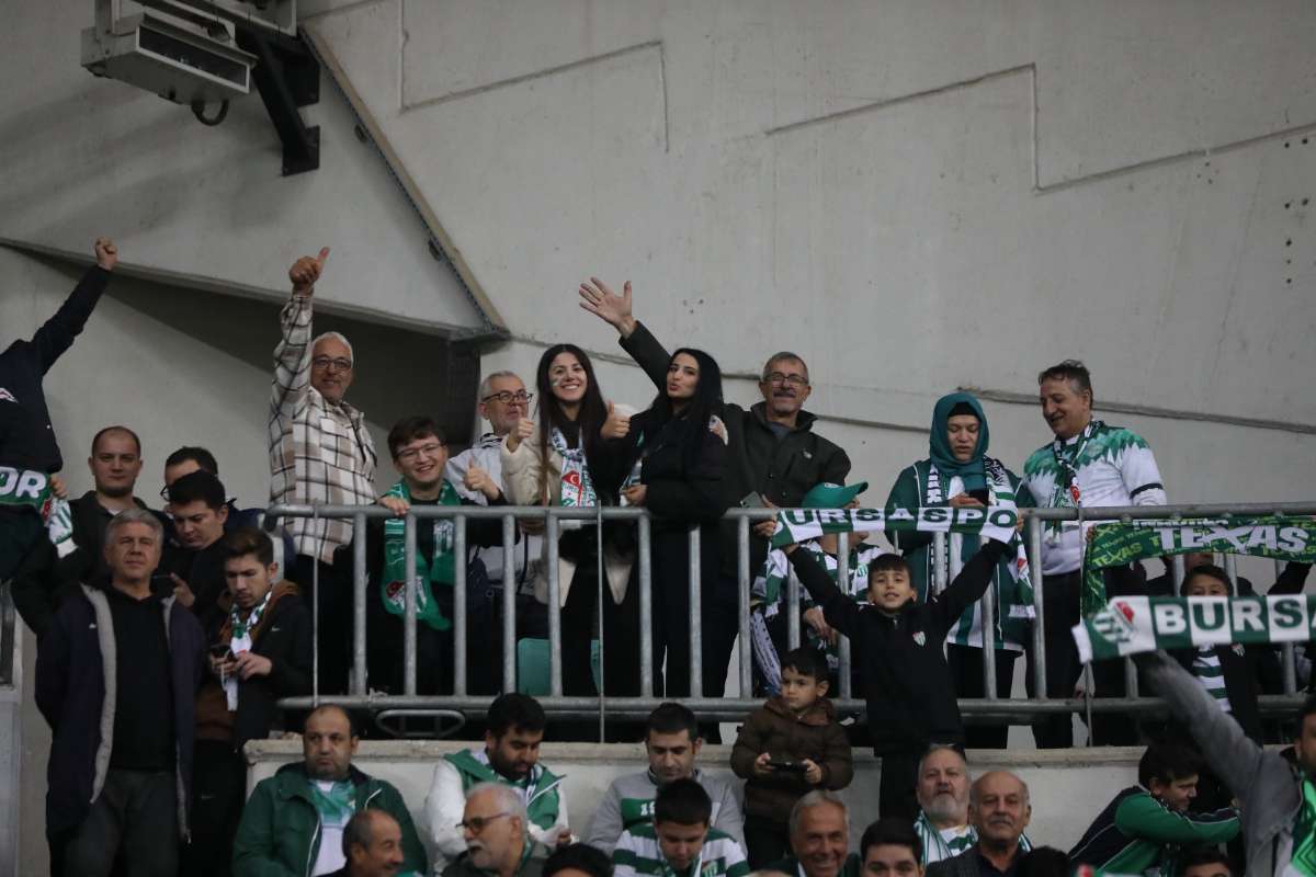 (FOTO GALERİ) Bursaspor-Menemen FK Taraftar Fotoğrafları-1