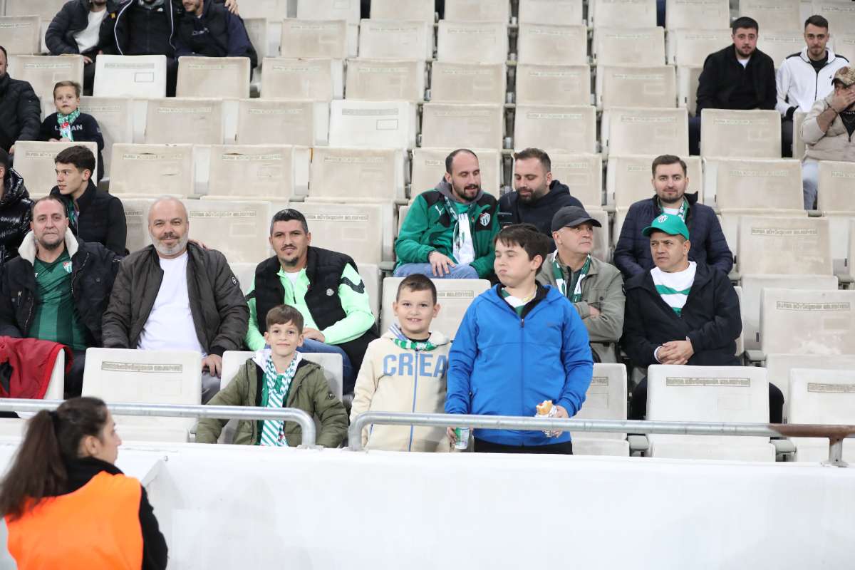 (FOTO GALERİ) Bursaspor-Menemen FK Taraftar Fotoğrafları-1