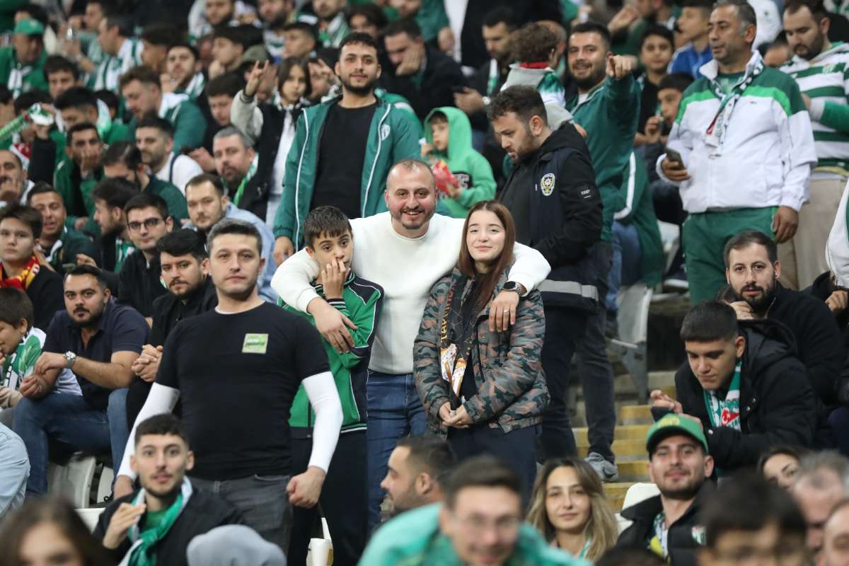 (FOTO GALERİ) Bursaspor-Menemen FK Taraftar Fotoğrafları-1
