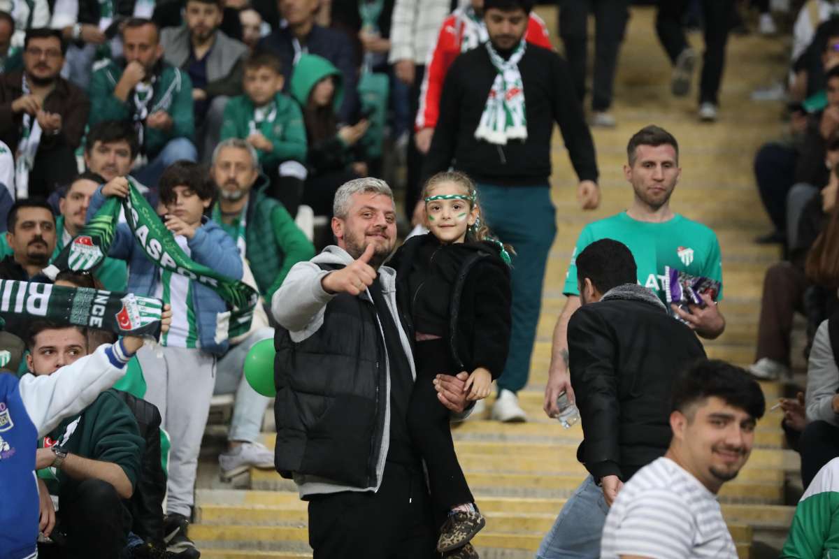 (FOTO GALERİ) Bursaspor-Menemen FK Taraftar Fotoğrafları-1