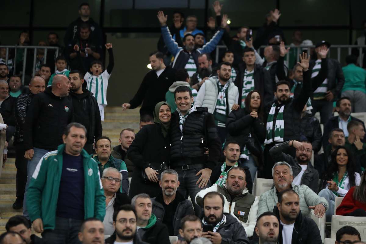 (FOTO GALERİ) Bursaspor-Menemen FK Taraftar Fotoğrafları-1