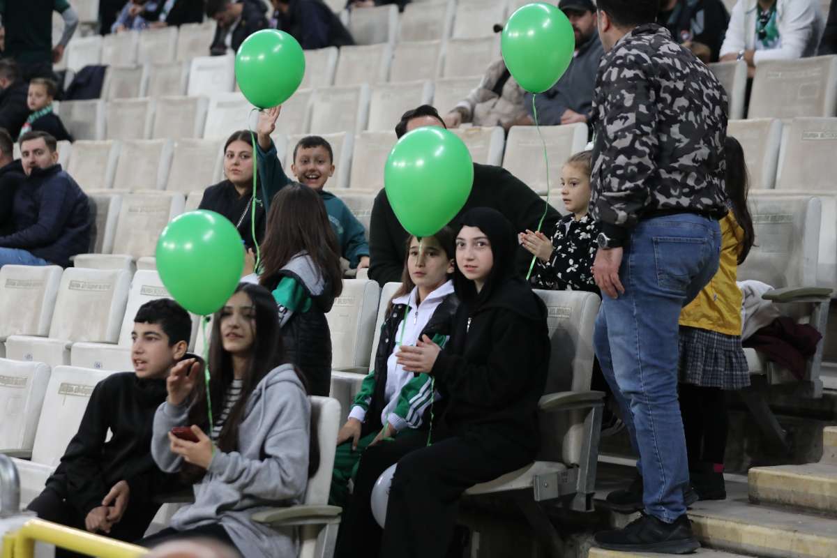 (FOTO GALERİ) Bursaspor-Menemen FK Taraftar Fotoğrafları-1