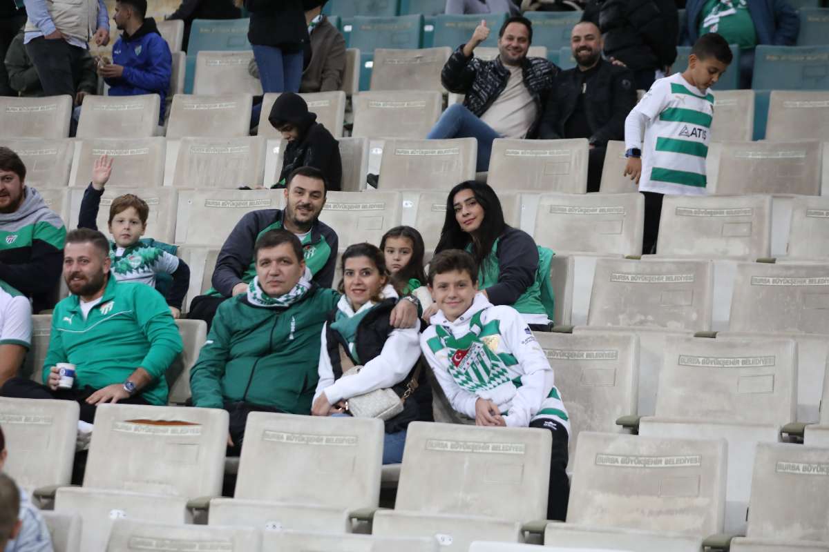 (FOTO GALERİ) Bursaspor-Menemen FK Taraftar Fotoğrafları-1