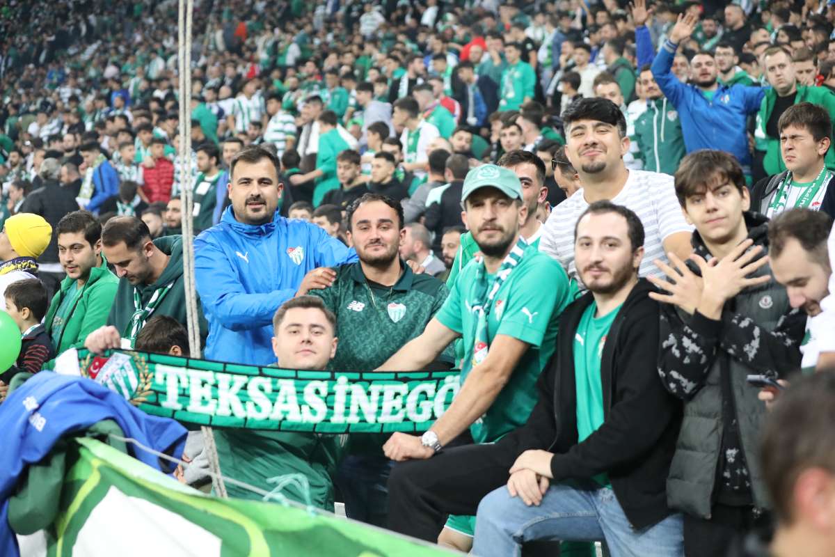 (FOTO GALERİ) Bursaspor-Menemen FK Taraftar Fotoğrafları-1