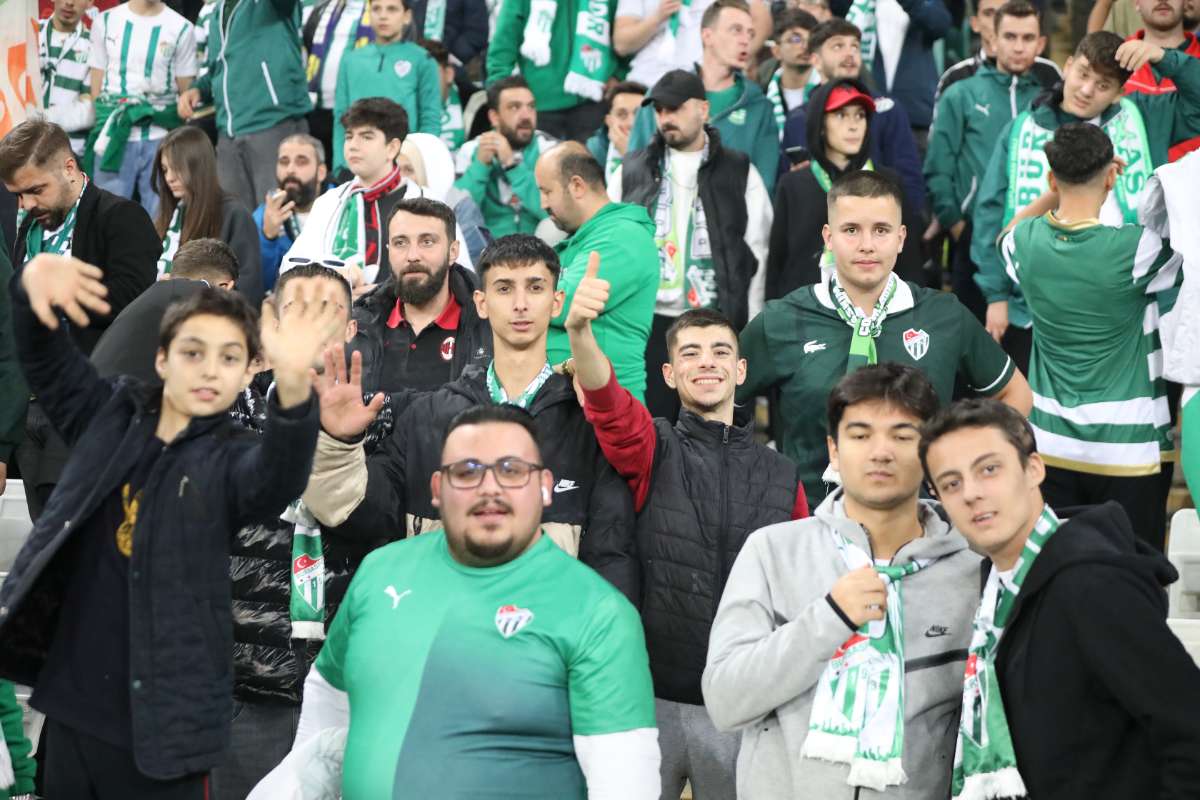 (FOTO GALERİ) Bursaspor-Menemen FK Taraftar Fotoğrafları-1