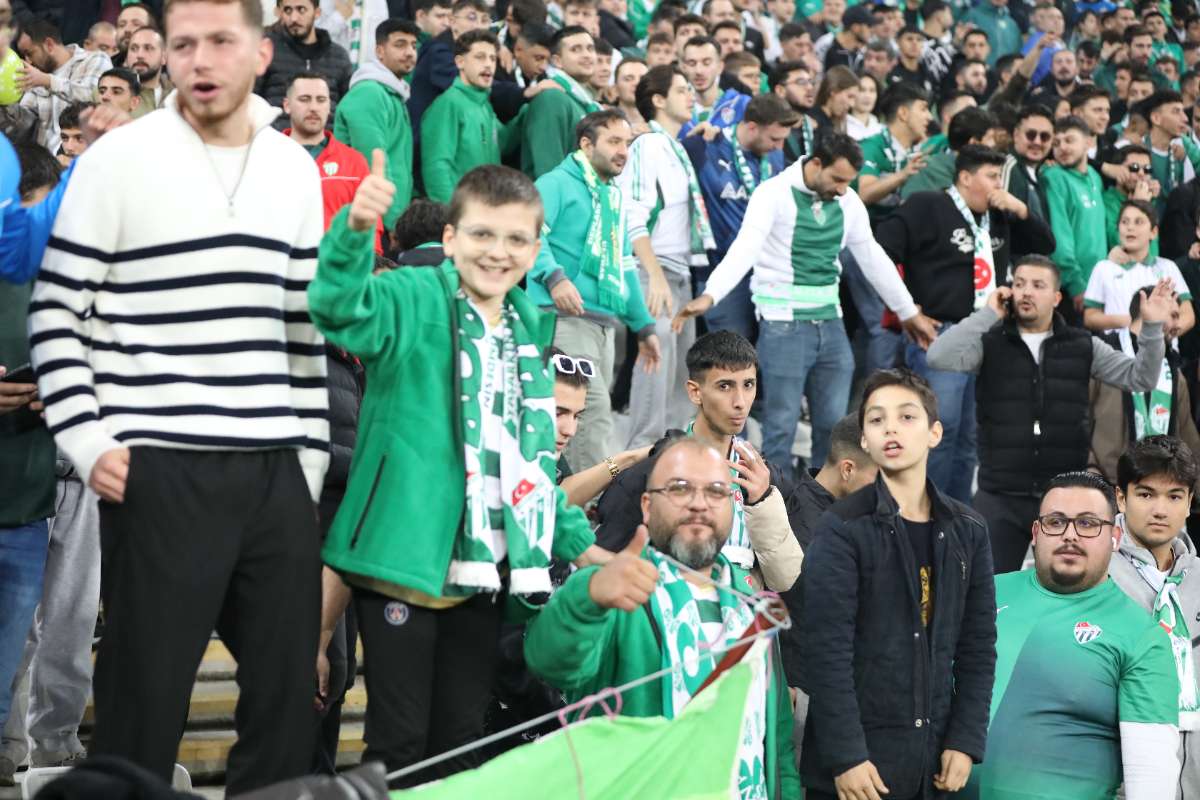 (FOTO GALERİ) Bursaspor-Menemen FK Taraftar Fotoğrafları-2