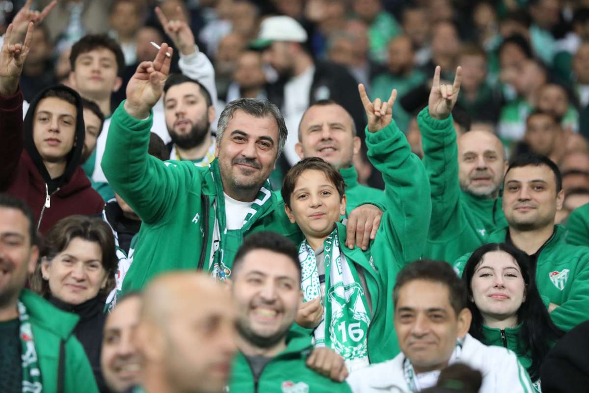 (FOTO GALERİ) Bursaspor-Menemen FK Taraftar Fotoğrafları-2