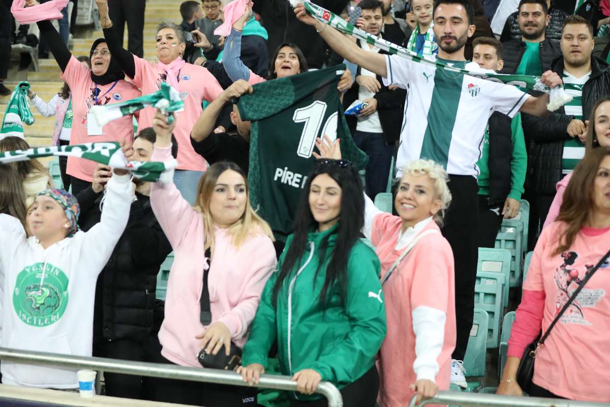 (FOTO GALERİ) Bursaspor-Menemen FK Taraftar Fotoğrafları-2