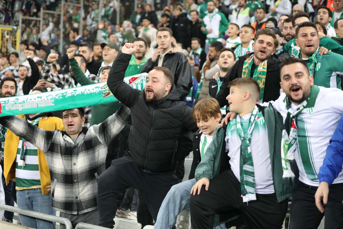 (FOTO GALERİ) Bursaspor-Menemen FK Taraftar Fotoğrafları-2