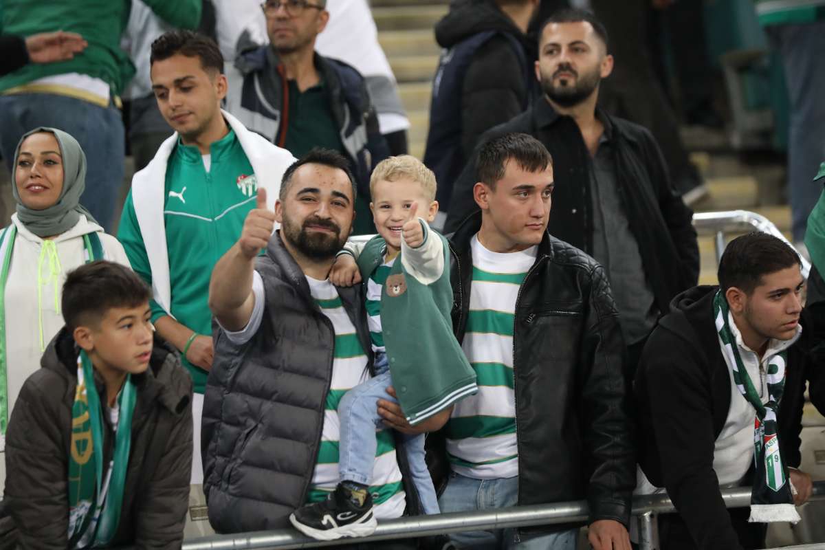 (FOTO GALERİ) Bursaspor-Menemen FK Taraftar Fotoğrafları-2