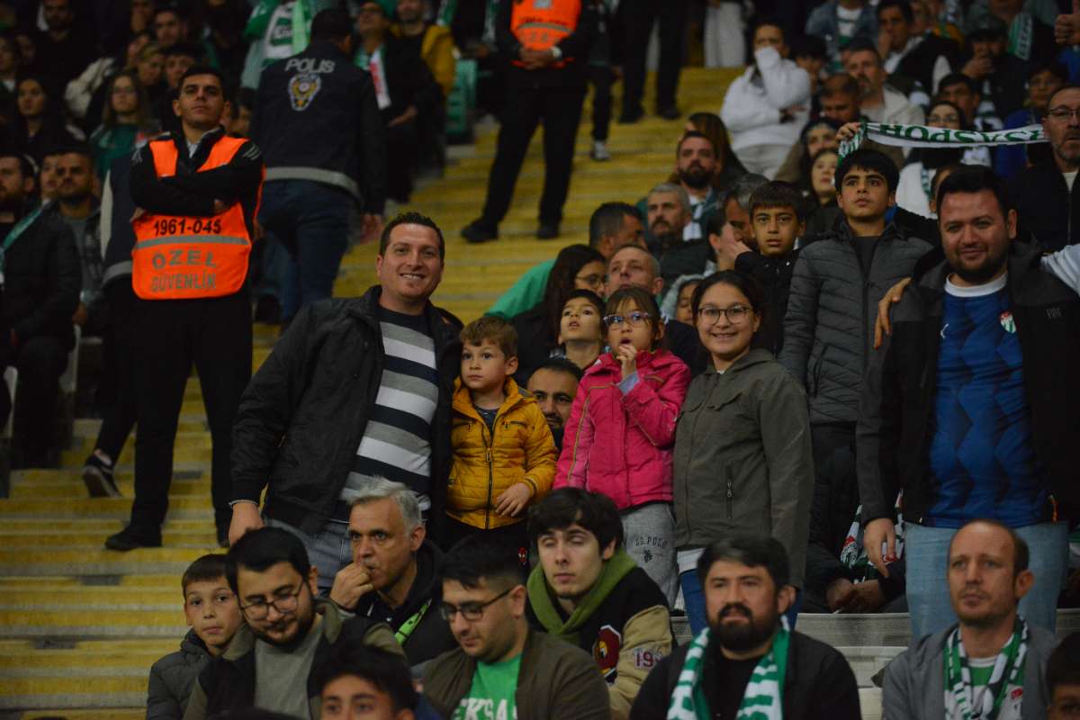 (FOTO GALERİ) Bursaspor-Menemen FK Taraftar Fotoğrafları-3