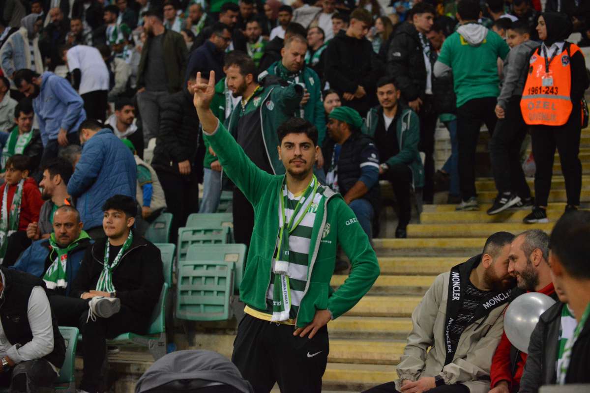 (FOTO GALERİ) Bursaspor-Menemen FK Taraftar Fotoğrafları-3