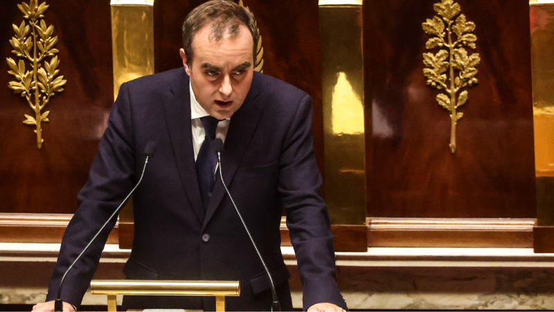 Fransa'da tartışmalı emeklilik reformu askıya alınacak
