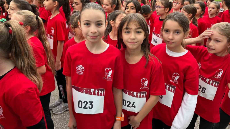 Nilüfer’de gençler ve çocuklar Cumhuriyet için koştu