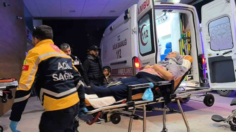 Kontrolden çıkan otomobil duvara çarptı