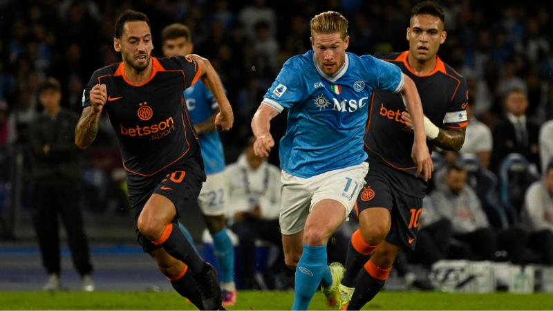 Napoli liderliği aldı
