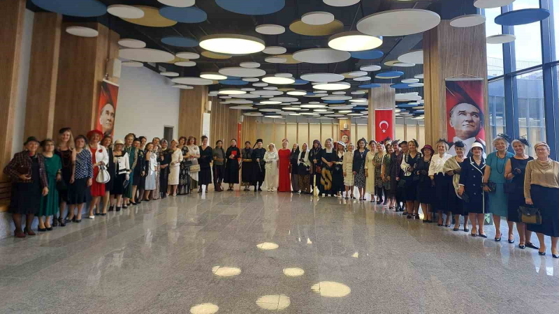 Nilüfer Kadın Korosu’ndan Cumhuriyet defilesi