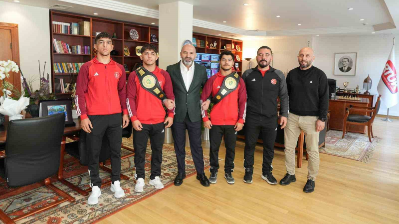 Dünya şampiyonu güreşçilerden RTÜK’e ziyaret