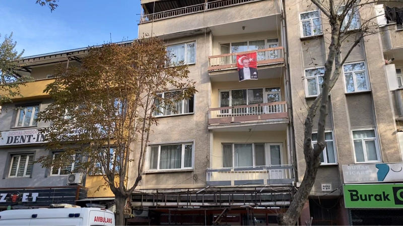 Yaşlı Adam Balkondan Düşüp Can Verdi