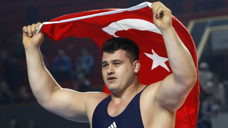 Rıza Kayaalp minderlere geri dönüyor