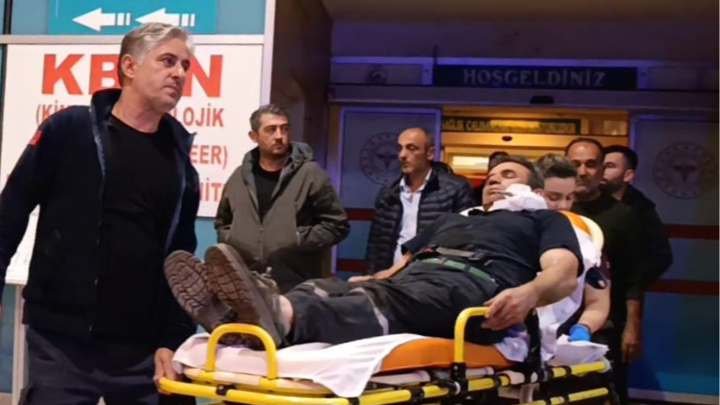 Kömürleri indirirken yüzüne demir saplandı