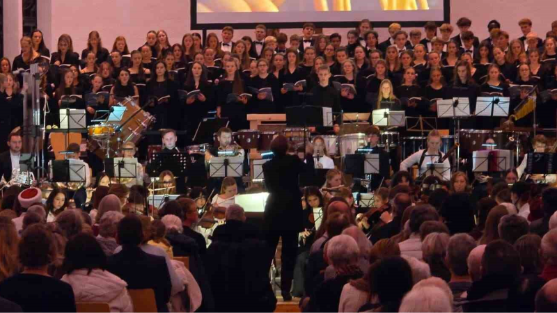 Bursalı öğrenciler, Almanya’da ayakta alkışlandı