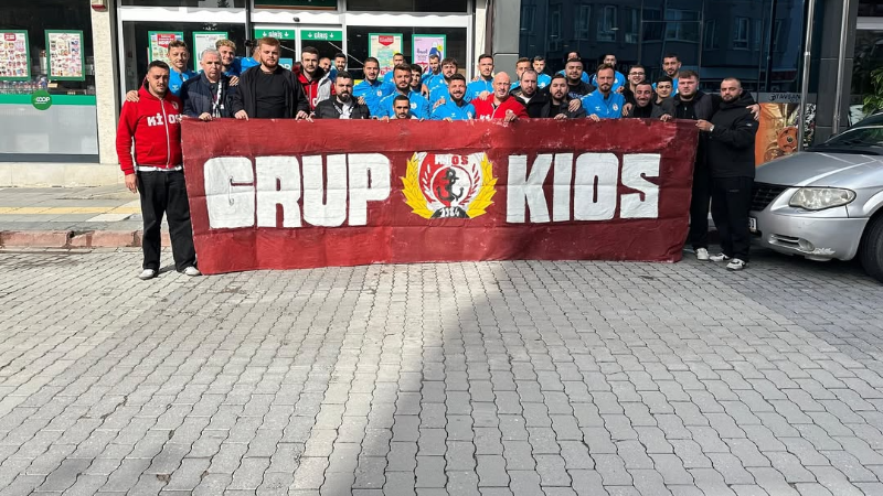 “Gemlikspor Taraftarından Siyasi Tepki: ‘Artık Yeter!’”