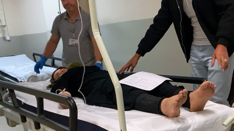 Telefonunu şarj takarken, akıma kapıldı