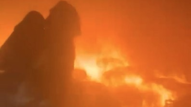 Kuruyemiş fabrikasında korkutan yangın 16 itfaiye aracı seferber oldu