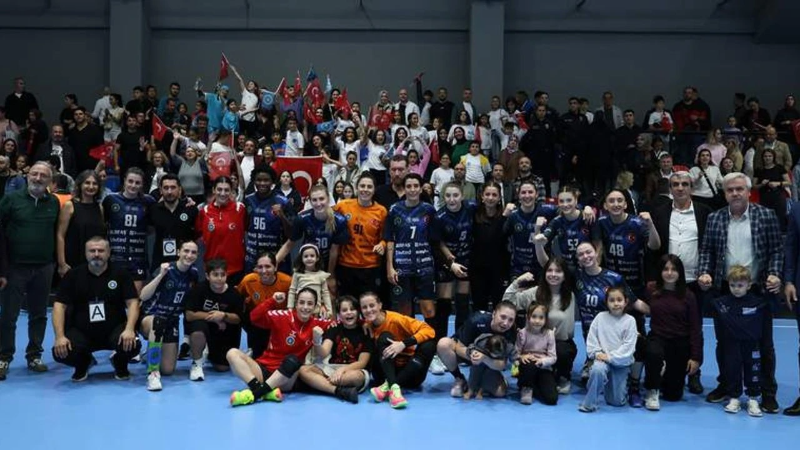 Avantaj Bursa’da: BBSK, AEK Athens’i 37-29 Yendi