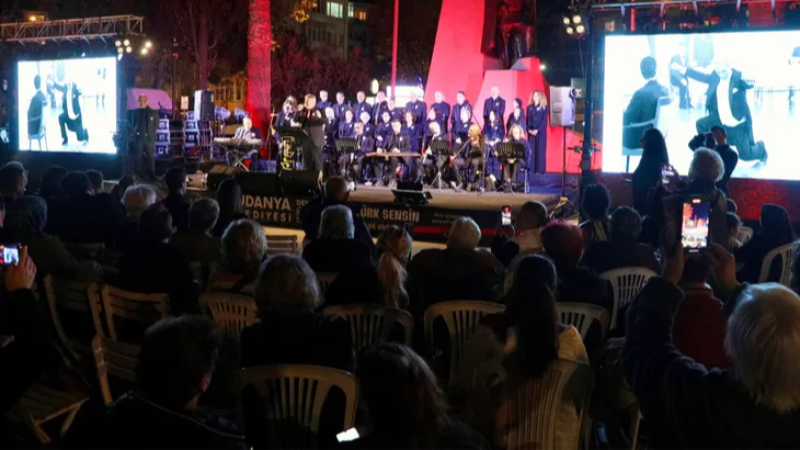 Mudanyalıların kalbi Atatürk için attı