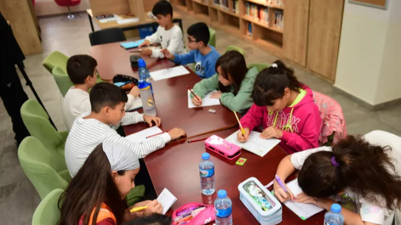 Osmangazi’de çocuklar hayallerini kağıda döküyor