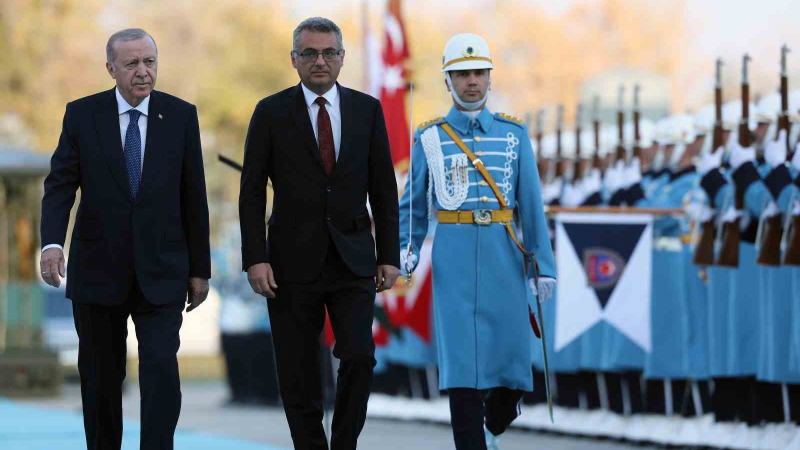 Cumhurbaşkanı Erdoğan’dan Erhürman’a resmi karşılama