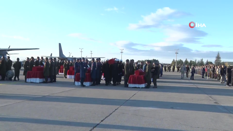 Türkiye şehitlerine ağlıyor! Kahramanlara son görev