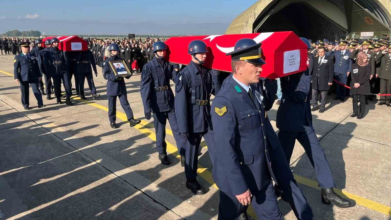 Bursalı şehitler Yenişehir Havalimanı’na getirildi