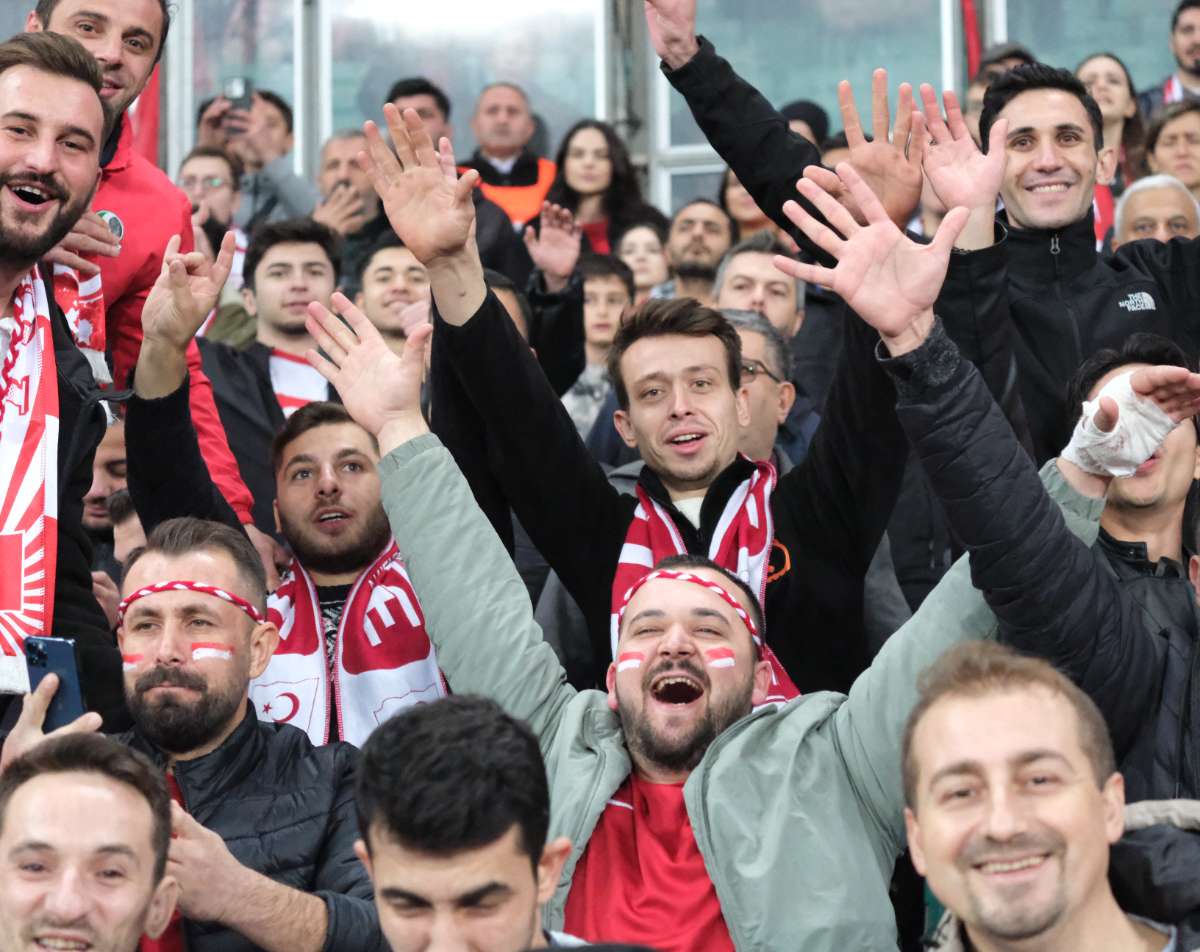 (ÖZEL) Türkiye-Bulgaristan taraftar fotoğrafları