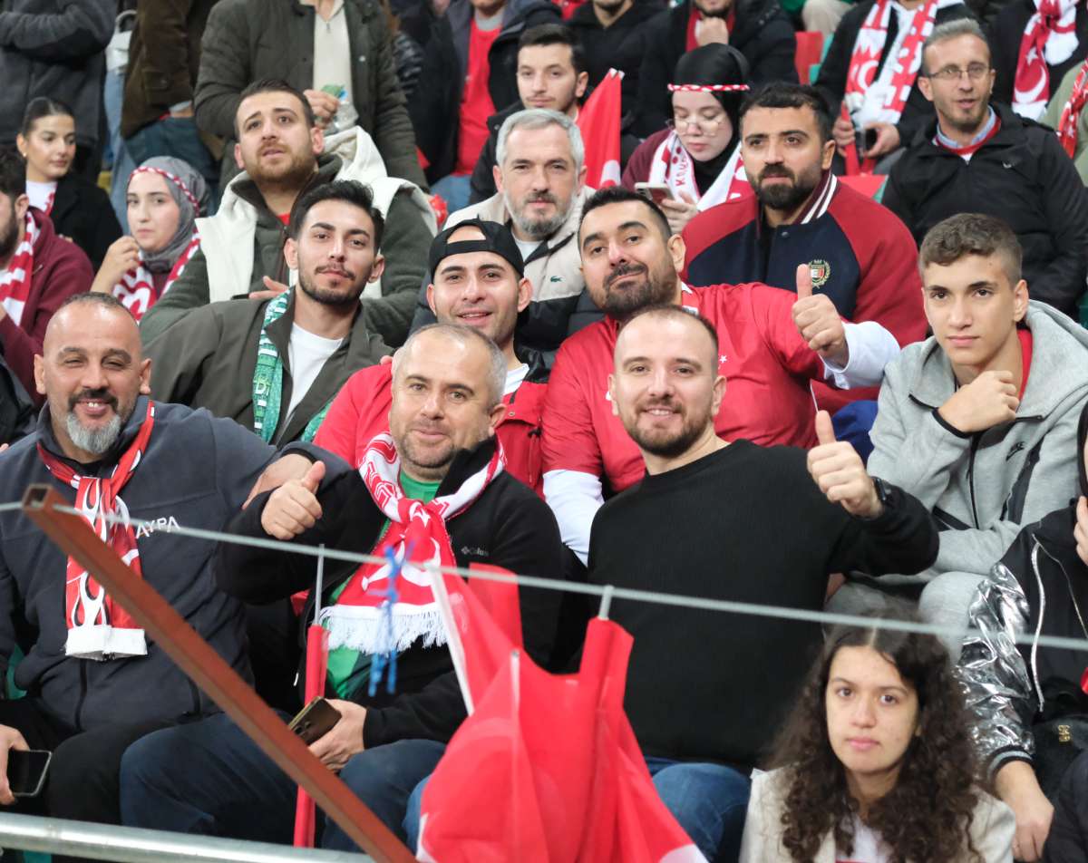 (ÖZEL) Türkiye-Bulgaristan taraftar fotoğrafları