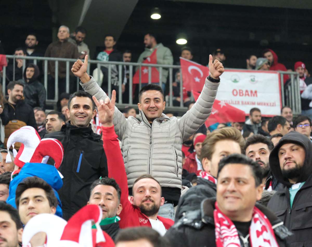 (ÖZEL) Türkiye-Bulgaristan taraftar fotoğrafları