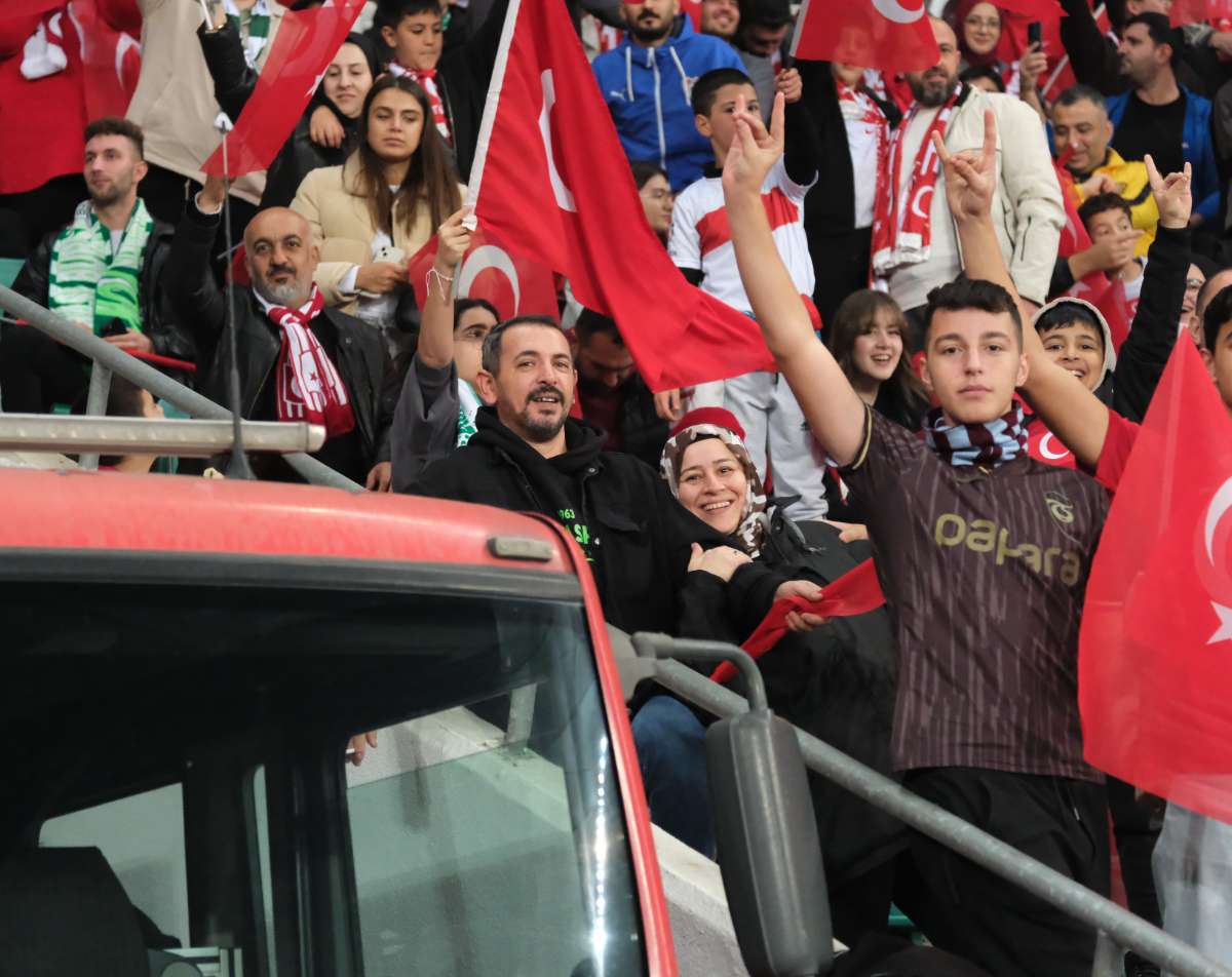 (ÖZEL) Türkiye-Bulgaristan taraftar fotoğrafları