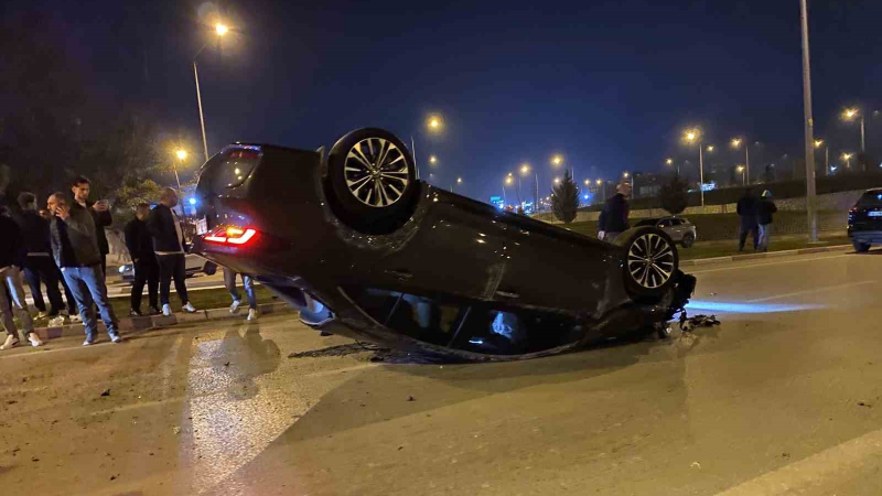 Kaza yapan araç takla attı! 2 yaralı