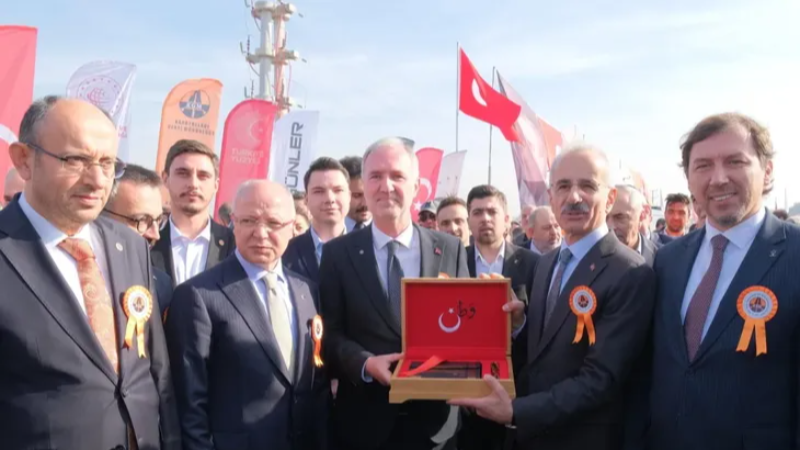 İnegöl’ün Doğu Kapısı'nın giriş kavşağı törenle açıldı