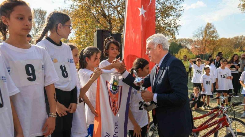 Bursa’da kros yarışı nefes kesti