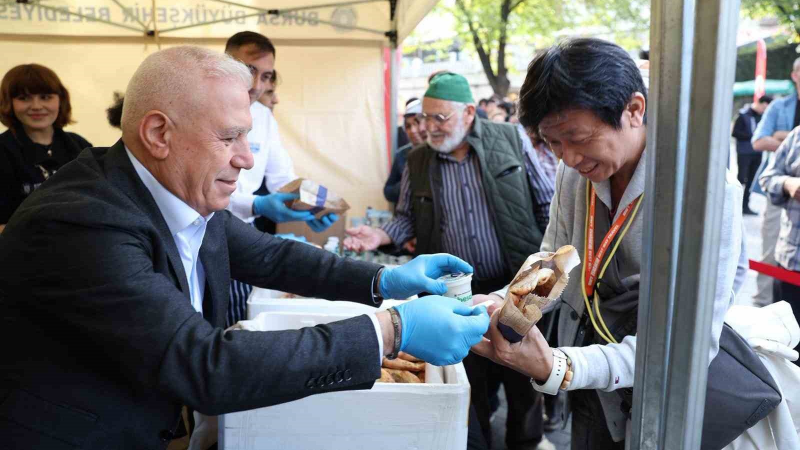 Dünya Cantık Günü’nde ücretsiz cantık ikram edildi