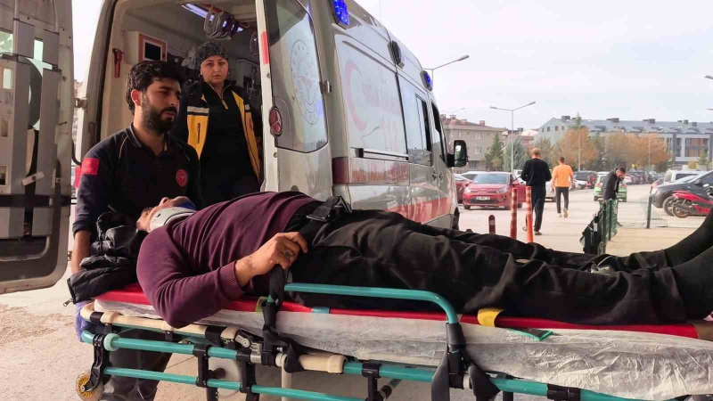 Kontrolden yükünü boşaltan kamyon devrildi