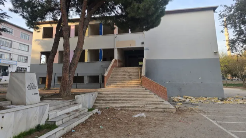 Bursa'da 43 yıllık okul yıkılıyor